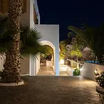فندق Santorini Crystal Blue Boutique