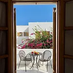 فندق Santorini Crystal Blue Boutique 4*